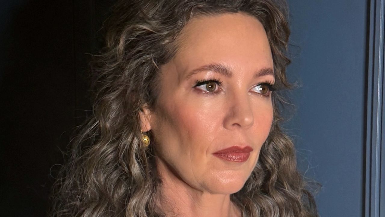 How to Get Olivia Colman’s “Wild and Sexy” Curls