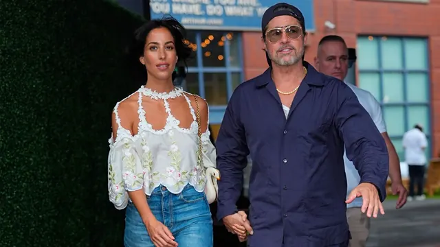 Who What Wear's Shopping Director Was Right—This "Dated" Denim Trend Is Officially Back
