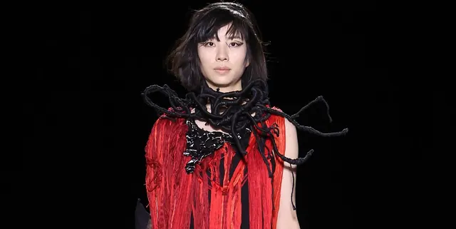 Yohji Yamamoto发布2027春夏女装系列