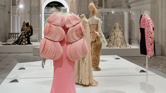 In Paris, the Musée des Arts Décoratifs Fêtes 40