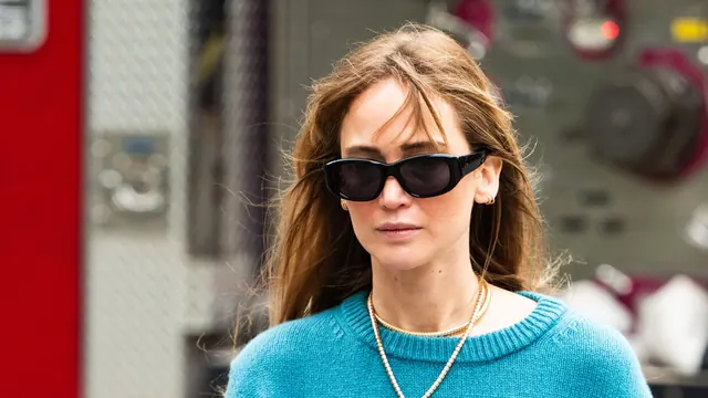 How to Spot an ITK Fashion Girl in Late 2026: This Sweater Color Trend and These Flats