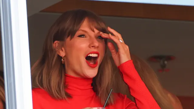 Taylor Swift Just Wore the Jewelry Trend That Symbolizes Wealth and Power