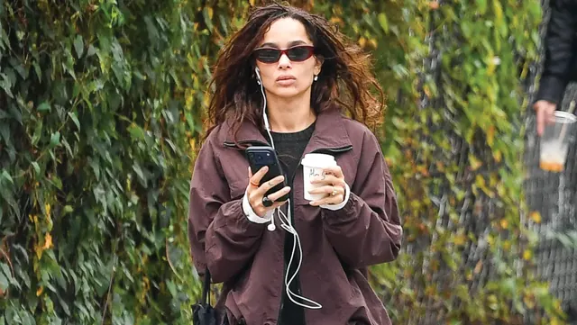 This Winter, You'll Only Catch Zoë Kravitz Wearing This Ballet Flat Color