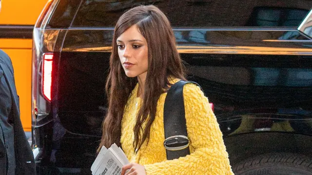 This Once-Dated Easy Jeans Outfit Is Cool Again—Here's the It-Girl Proof