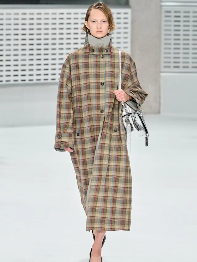 Mulberry's SS27 Show Reminded Us To Pull Out Our Plaids