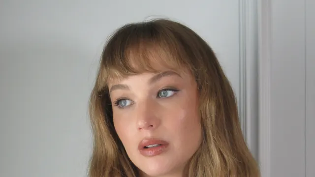 Jennifer Lawrence Puts Her Best Bangs Forward at Paris Fashion Week