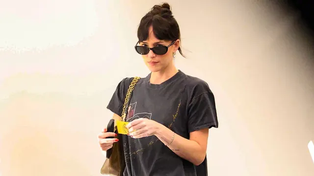 ‘90s It Girls and NYC Cool Girls Agree—This Jeans Colour Trend is Chicest