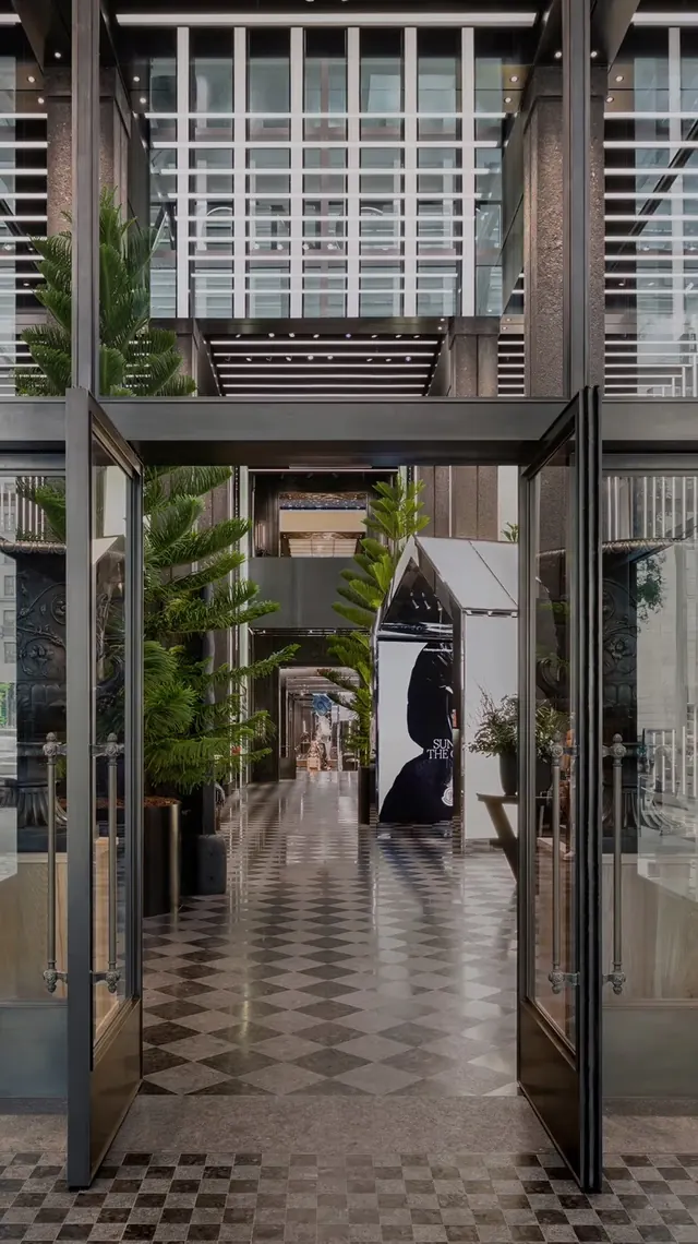 Moncler 全球最大旗舰店在纽约第五大道开张，倾力打造“博物馆式消费体验”