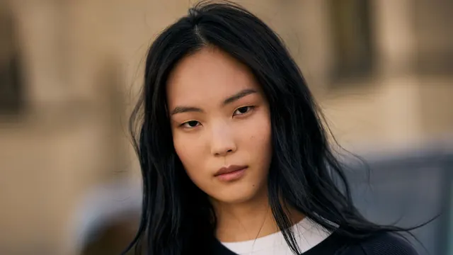 7 Steps to a Frizz-Free Blowout That Won’t Fall Flat