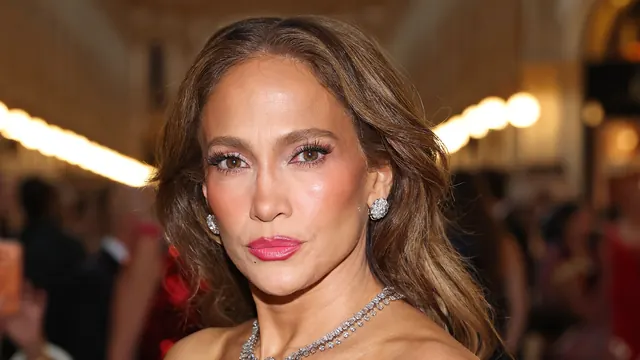 Jennifer Lopez Hit the Vogue World 2026: Milano Runway in Dolce Vita Glam
