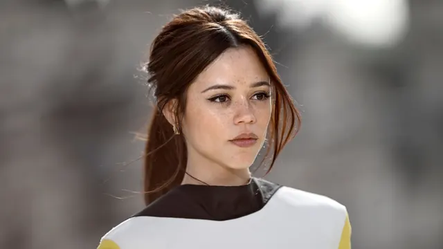 Jenna Ortega Is Warming Up to Fall With the Trendy Maple Cinnamon Hair Color