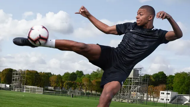 Can Nike Win Back Its Athletes?
