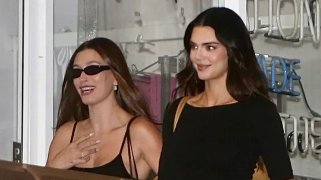 Fashion Friends Are Easy to Spot—They’re Wearing This Top and These Trousers