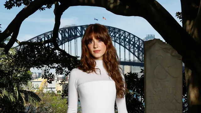 The Effortless, Young & Romantic Press-Tour Fashion Of Daisy Edgar-Jones
