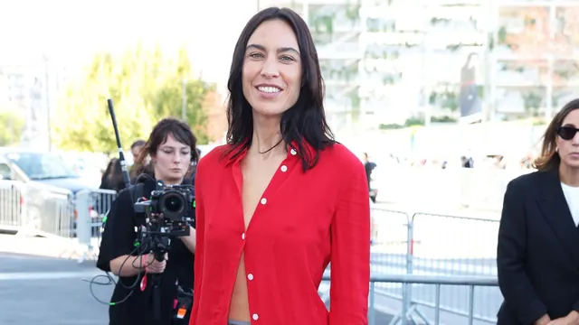 Fashion People In Milan are Already Wearing Tops and Knitwear In This Winter Colour Trend