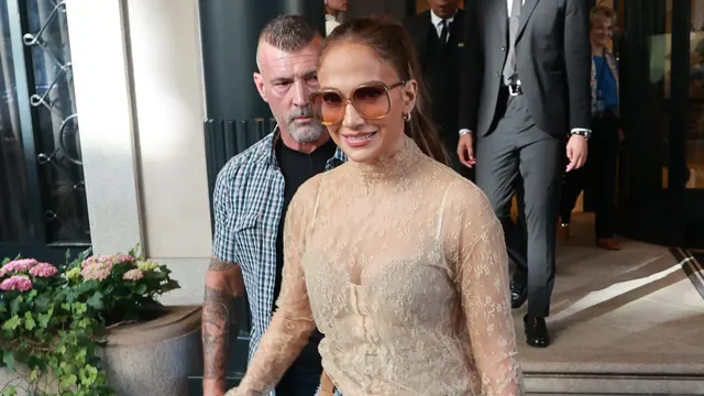 Not Skinnies—JLo Just Wore the Denim Trend I Never Expected to See Her In