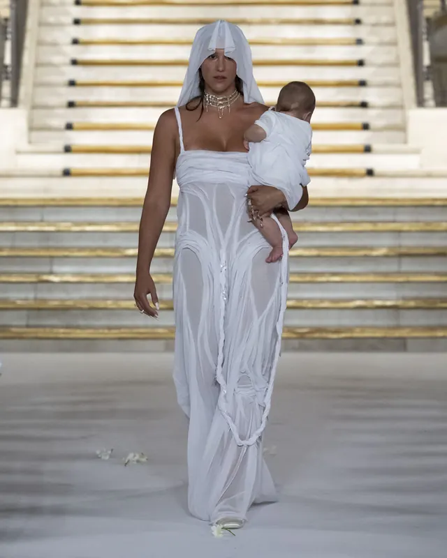 Di Petsa's Dimitra Petsa Gives Birth To Herself