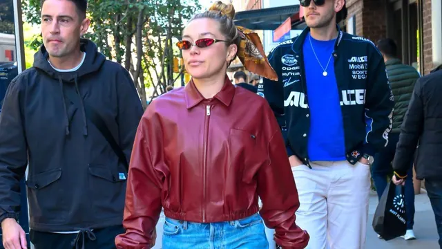 Not Straight-Leg: This Petite-Girl-Jeans Trend Looks Even Better With Boots