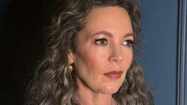 How to Get Olivia Colman’s “Wild and Sexy” Curls