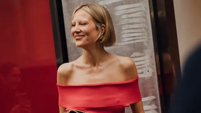 Chic Parisians Just Put Me On to the Colour Trend That Always Works With Jeans