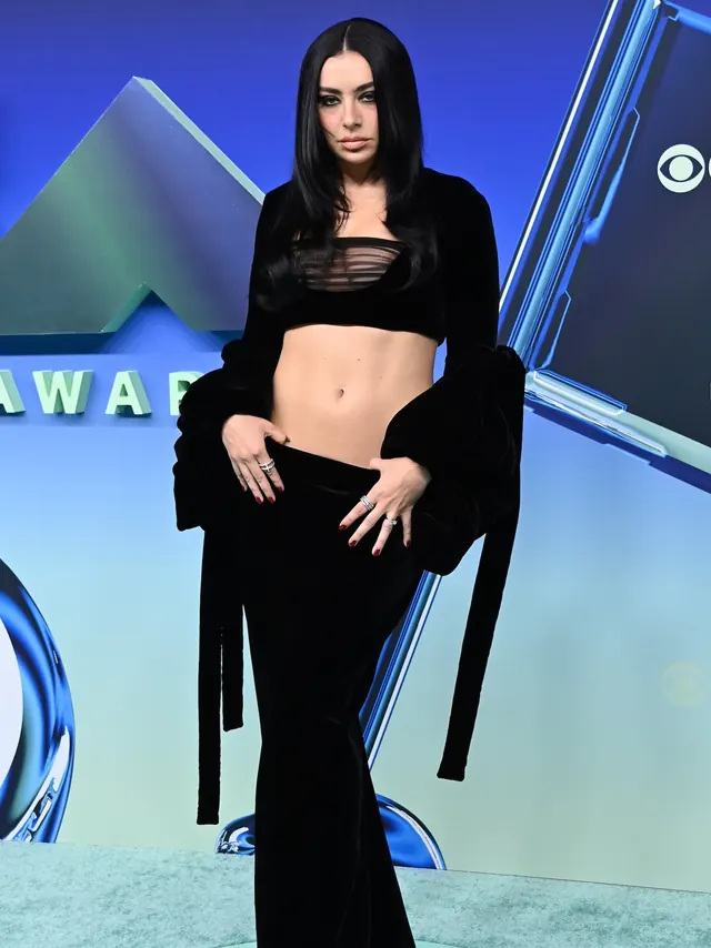 Bra Tops, Western Details, & Lingerie Dressing Dominated The 2026 VMAs