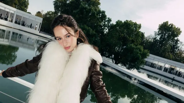 Pregaming & Spotting Gold Pants At The Dior SS27 Show With Izzi Allain