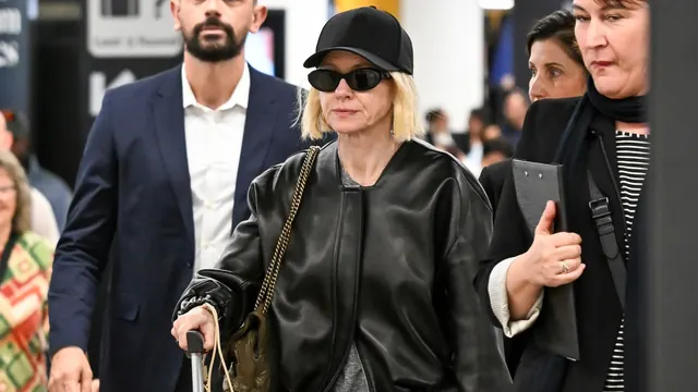 When the Chicest Over-50s Travel in Track Pants, They Wear Them With This Cool Shoe