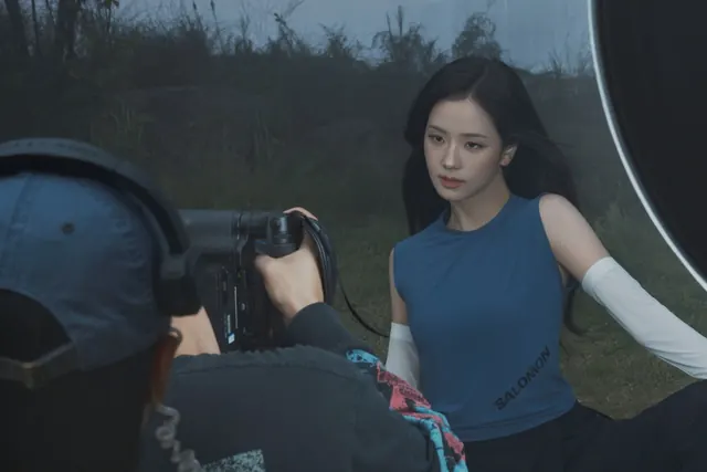 This is your chance to get our limited edition Salomon zine featuring JISOO