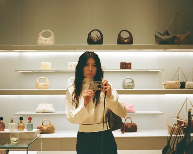 Can A No-Phones Fashion Week Exist?