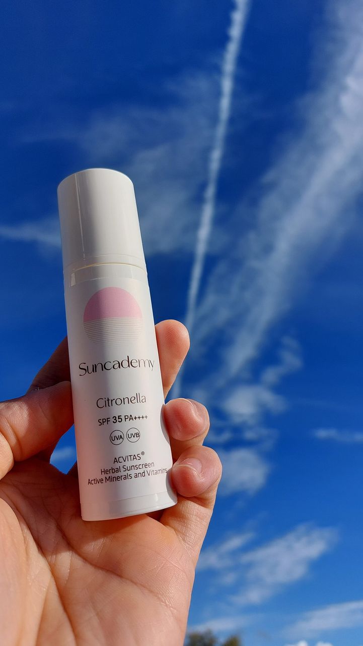 一支 SPF 35、PA++++ 防晒乳