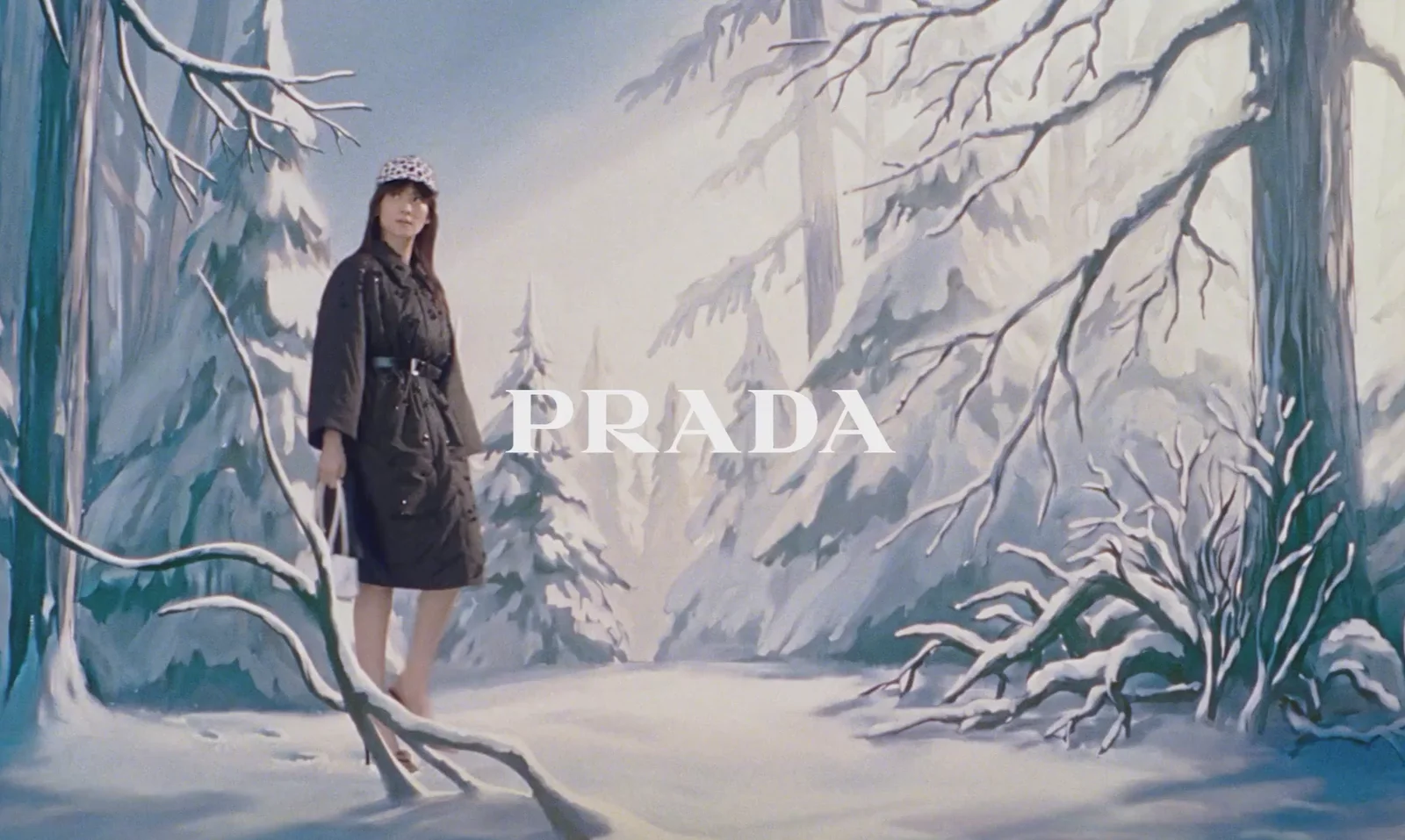 PRADA 发布 2026 假日系列广告大片「Drawing Prada」